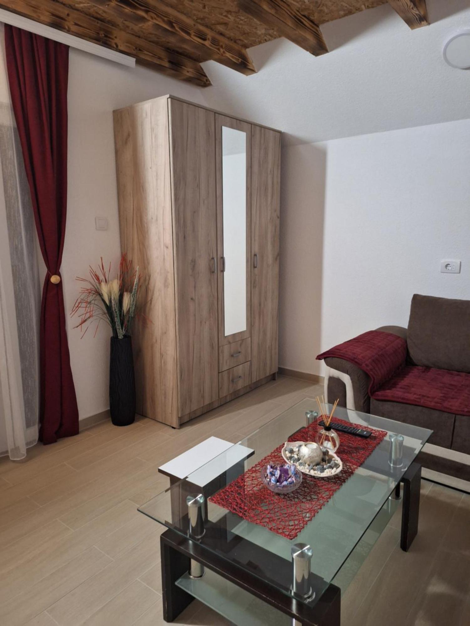 Apartmani Lena Плужине Экстерьер фото
