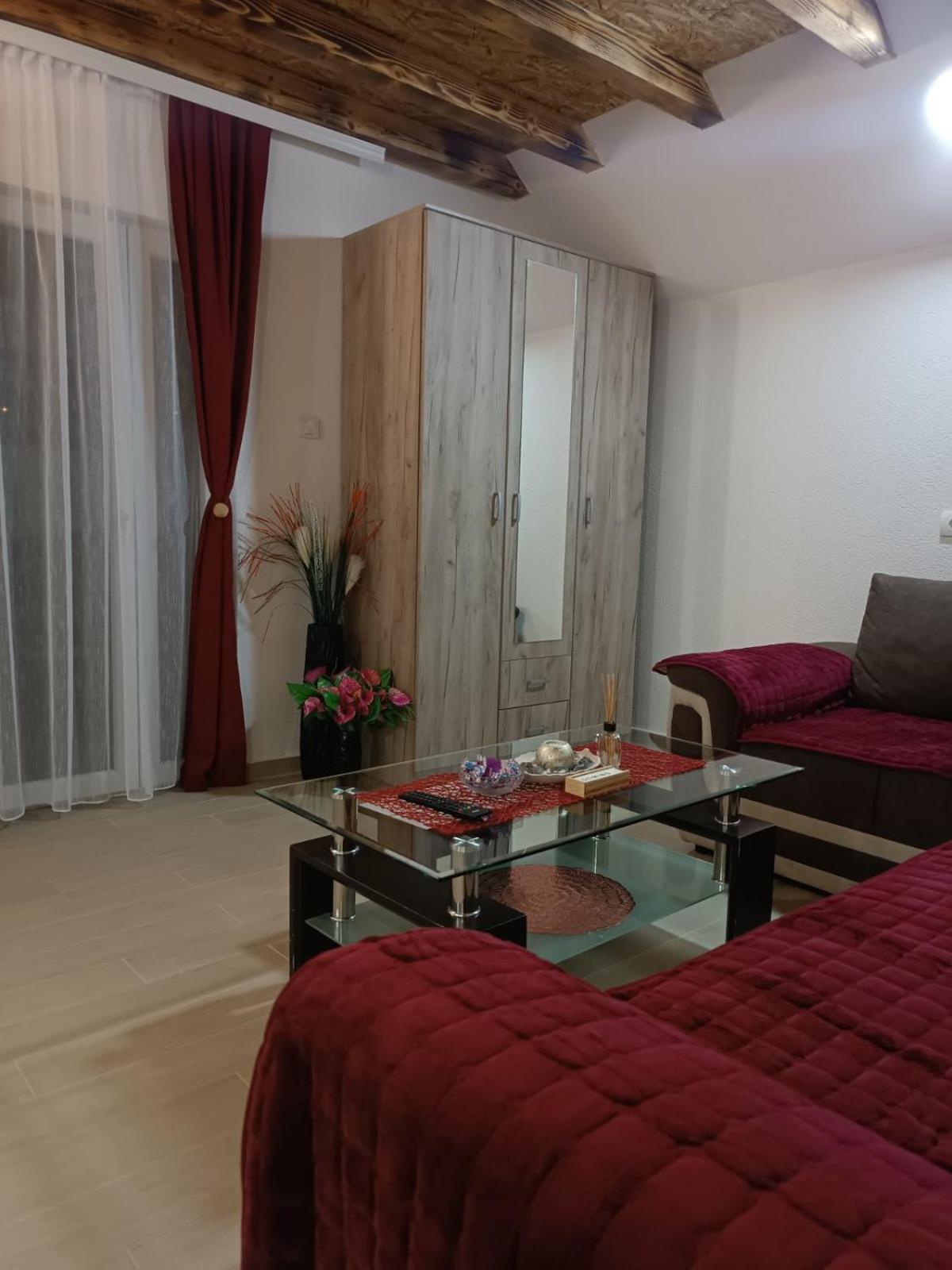 Apartmani Lena Плужине Экстерьер фото